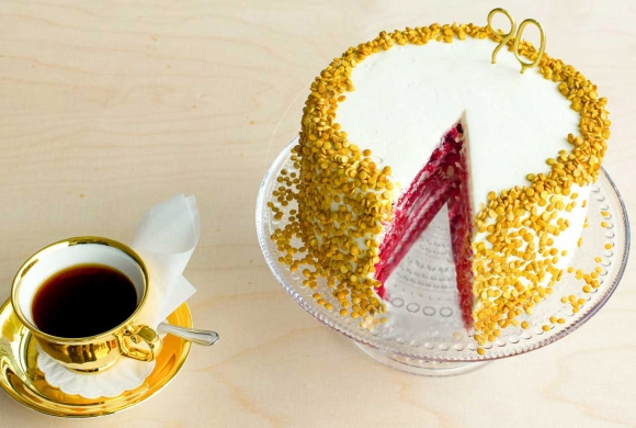 Juhla Mokka 90 vuotta Red Velvet -kakku